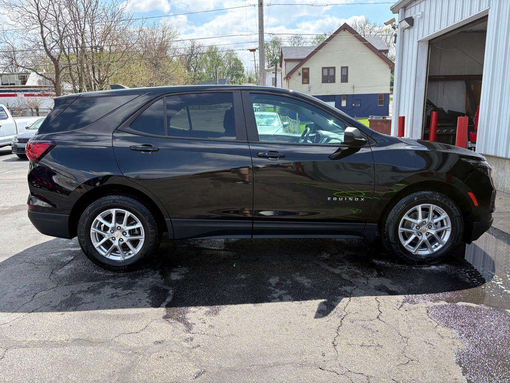 2023 Chevrolet Equinox Image 2