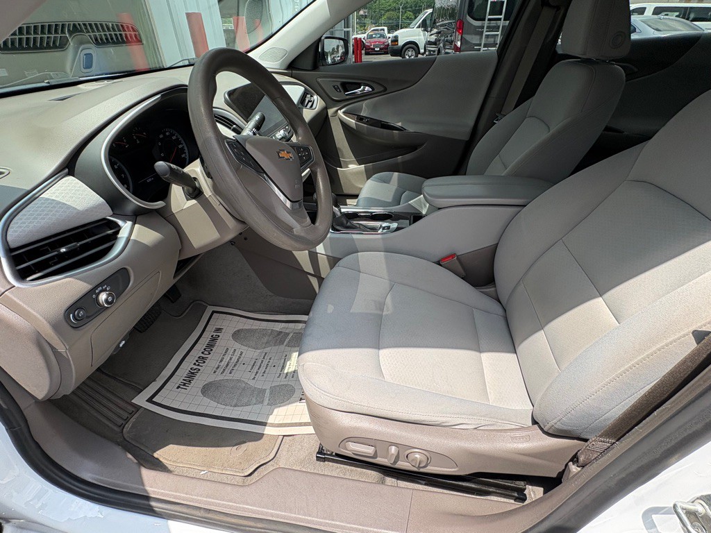 2022 Chevrolet Malibu Image 9