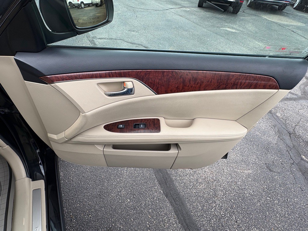 2011 Toyota Avalon Image 16