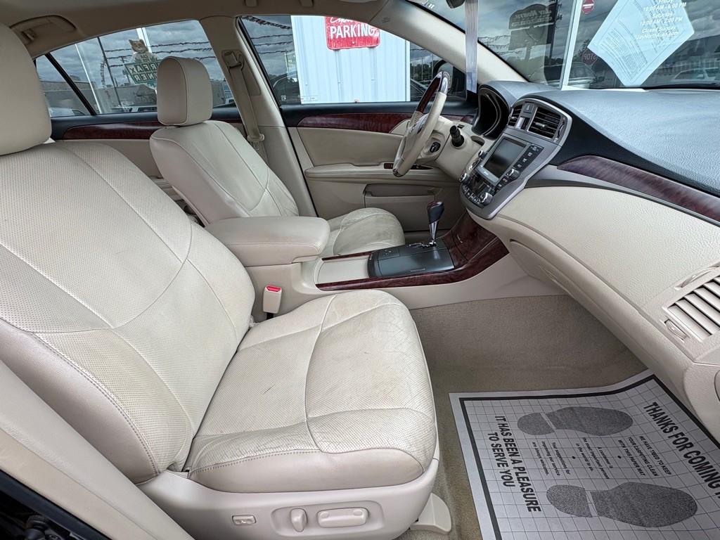 2011 Toyota Avalon Image 17