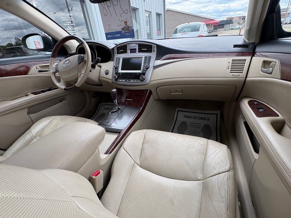 2011 Toyota Avalon Image 18