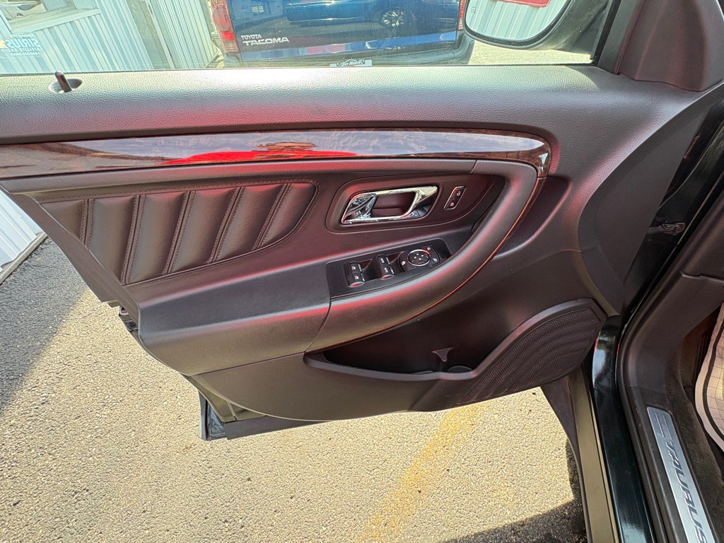2014 Ford Taurus Image 8