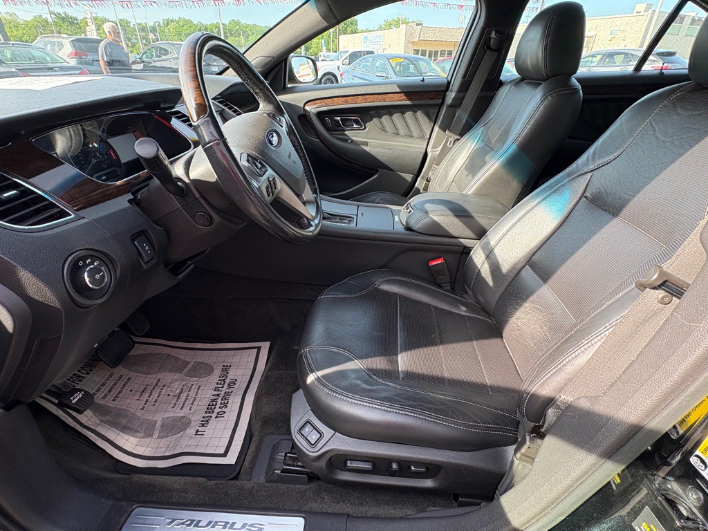 2014 Ford Taurus Image 9