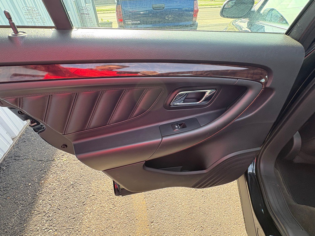 2014 Ford Taurus Image 11