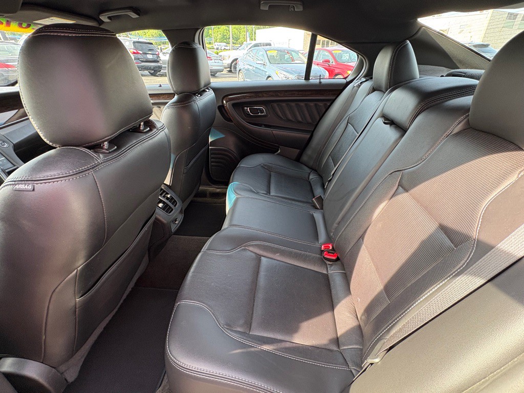 2014 Ford Taurus Image 12