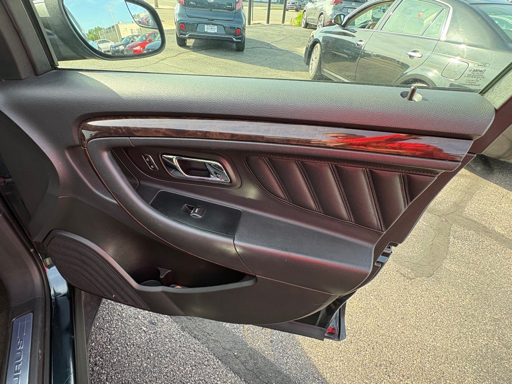 2014 Ford Taurus Image 16