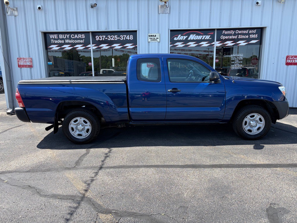2015 Toyota Tacoma Image 2