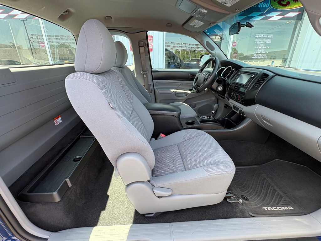 2015 Toyota Tacoma Image 14