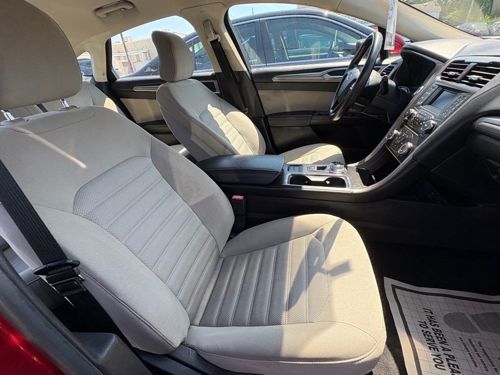 2017 Ford Fusion Image 16