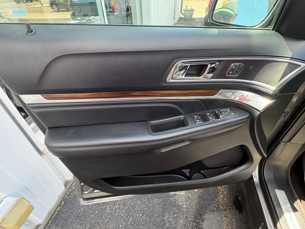 2016 Ford Explorer Image 8