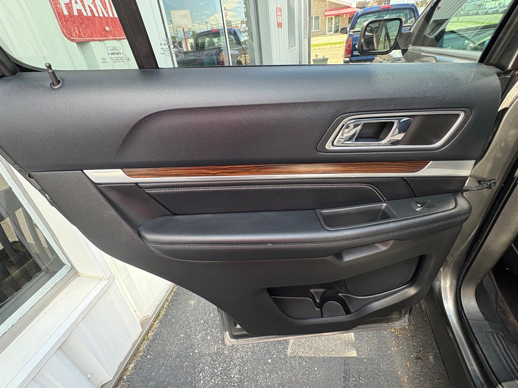 2016 Ford Explorer Image 12