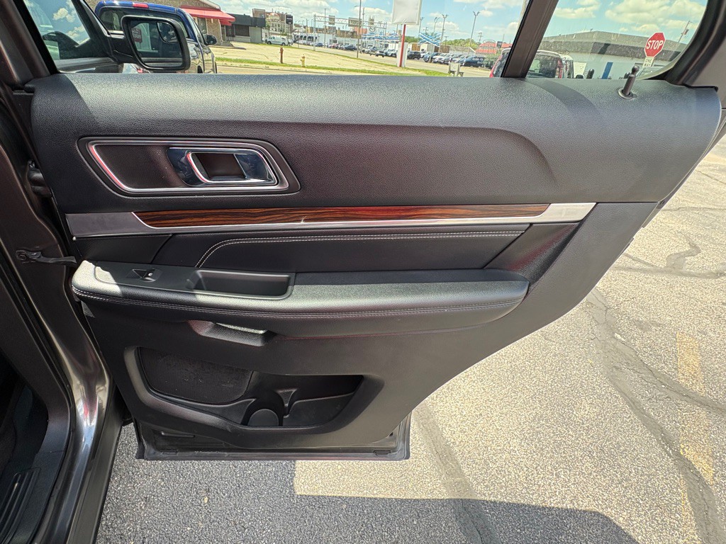 2016 Ford Explorer Image 18