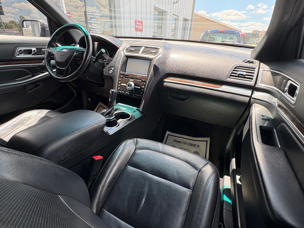 2016 Ford Explorer Image 22