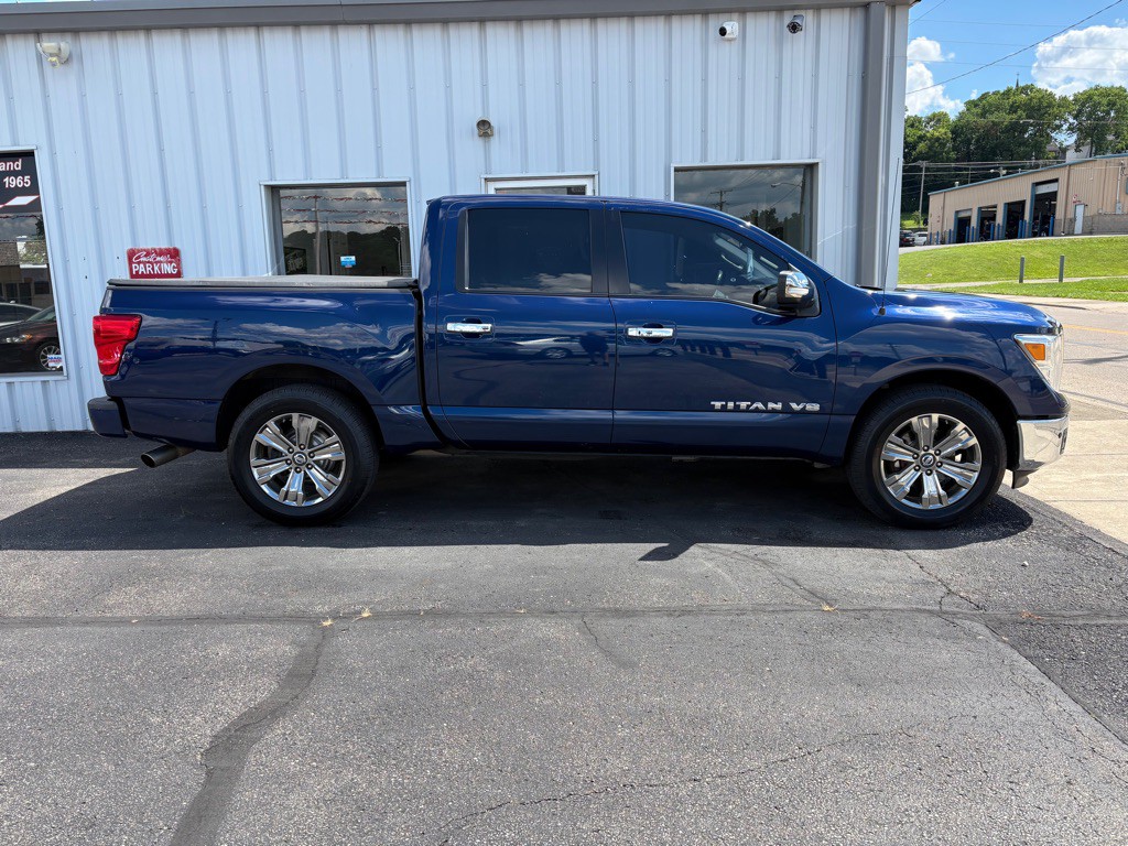 2018 Nissan Titan Image 2