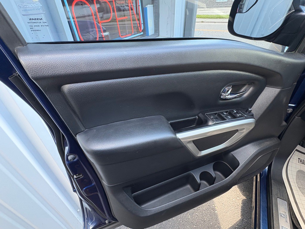2018 Nissan Titan Image 8