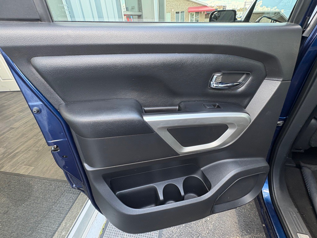 2018 Nissan Titan Image 11