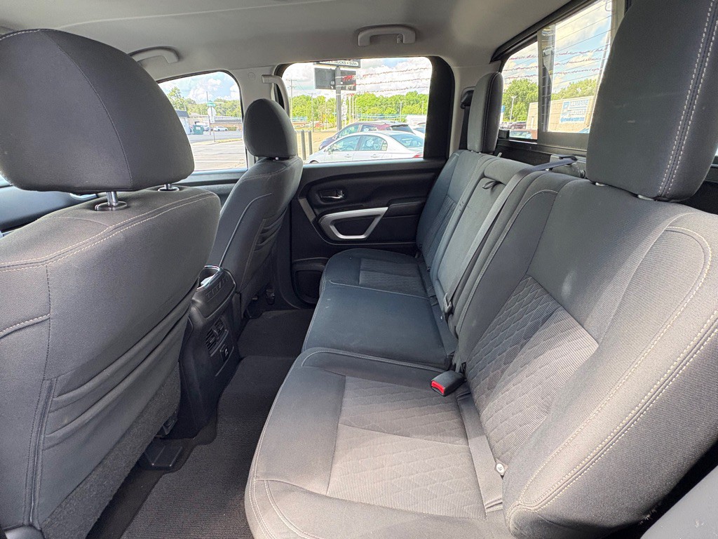 2018 Nissan Titan Image 12