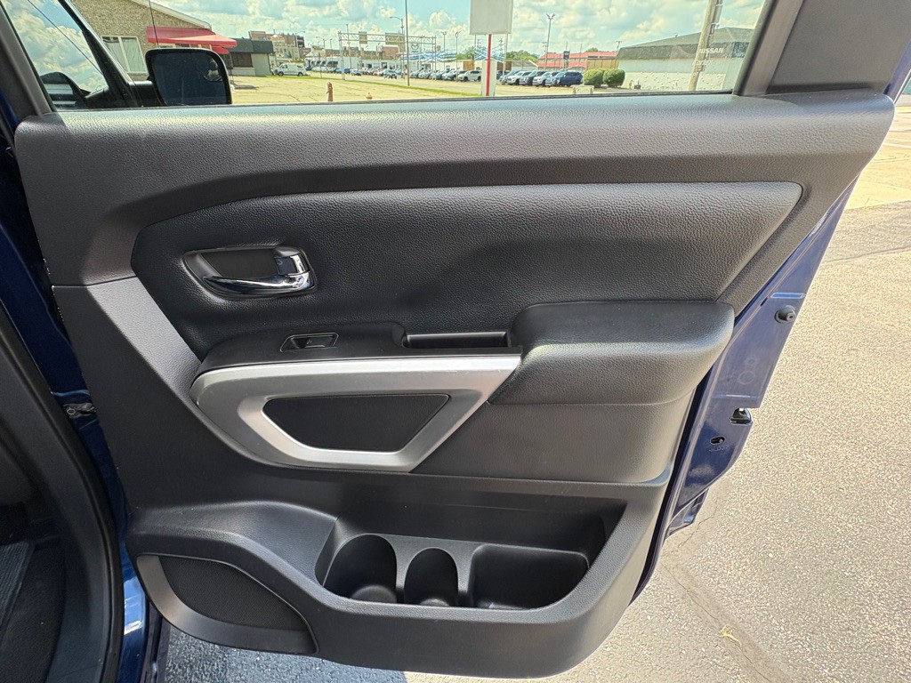 2018 Nissan Titan Image 15