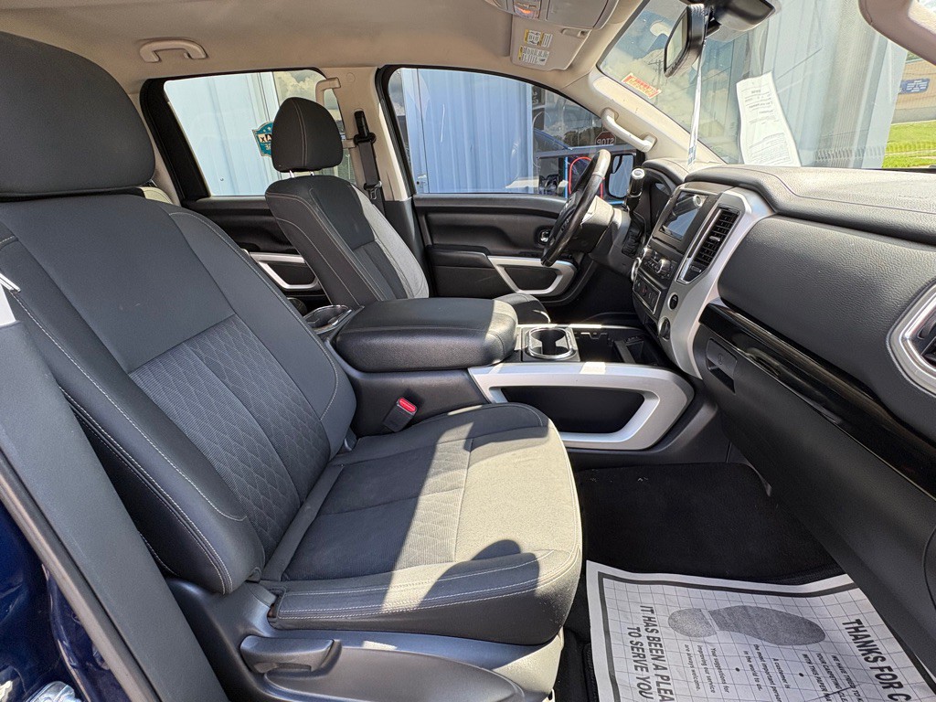 2018 Nissan Titan Image 18
