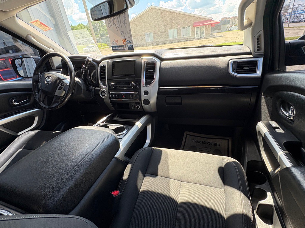 2018 Nissan Titan Image 19