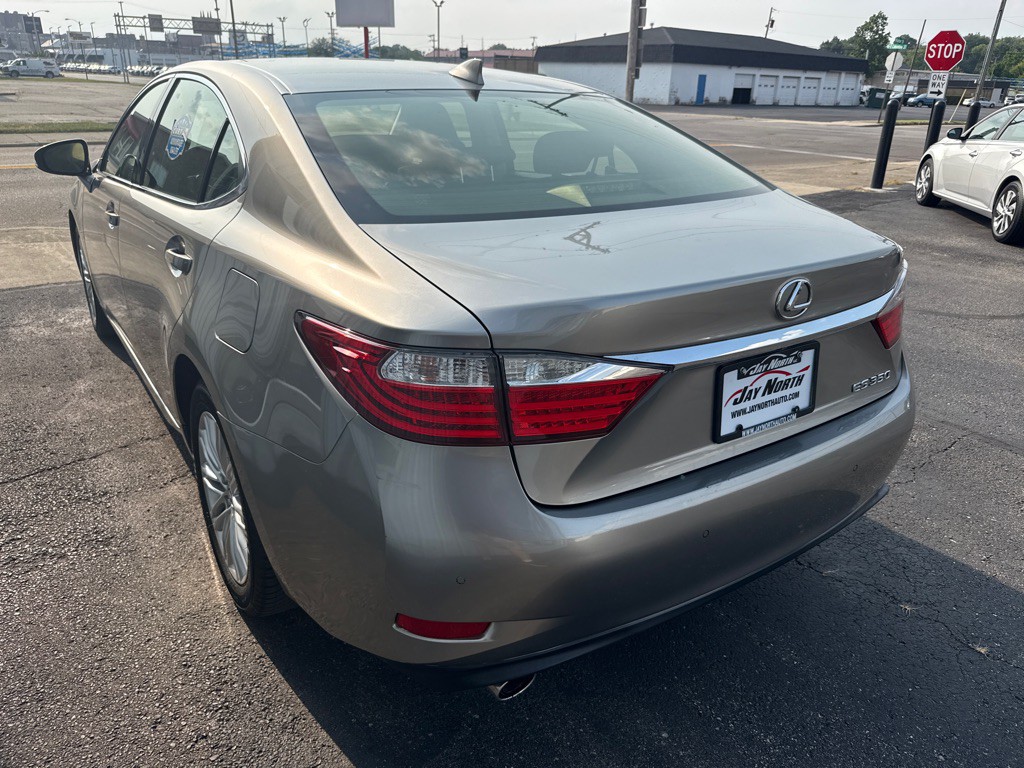 2015 Lexus ES Image 5