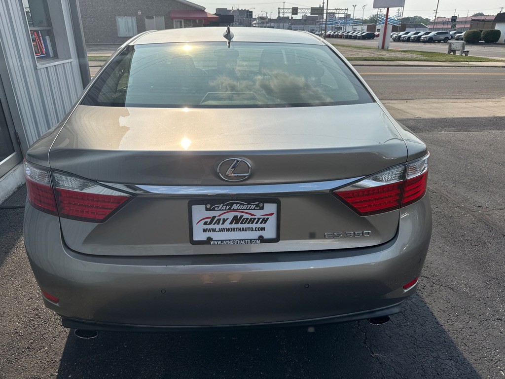 2015 Lexus ES Image 6