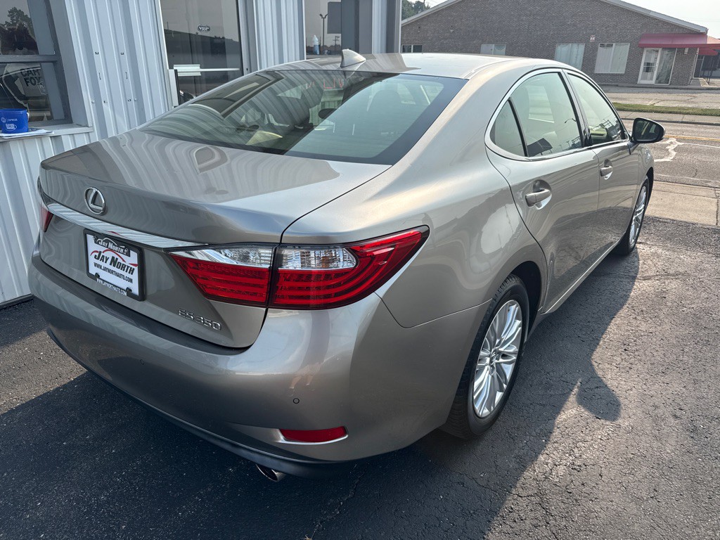 2015 Lexus ES Image 7