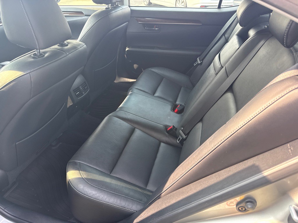 2015 Lexus ES Image 9