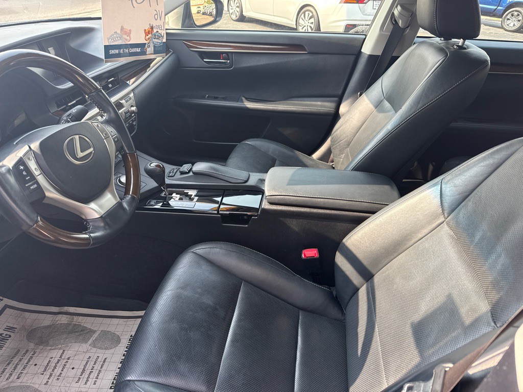 2015 Lexus ES Image 13