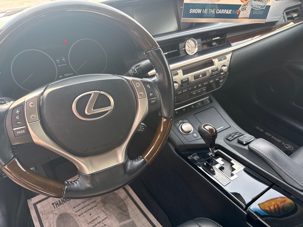 2015 Lexus ES Image 14