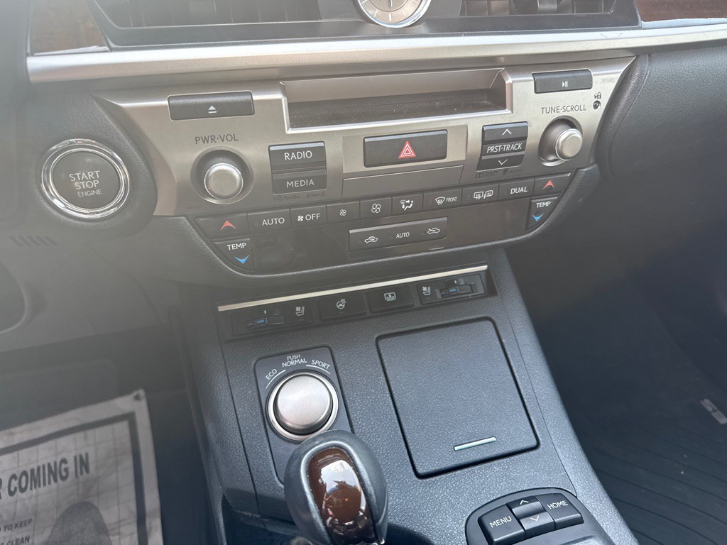 2015 Lexus ES Image 15
