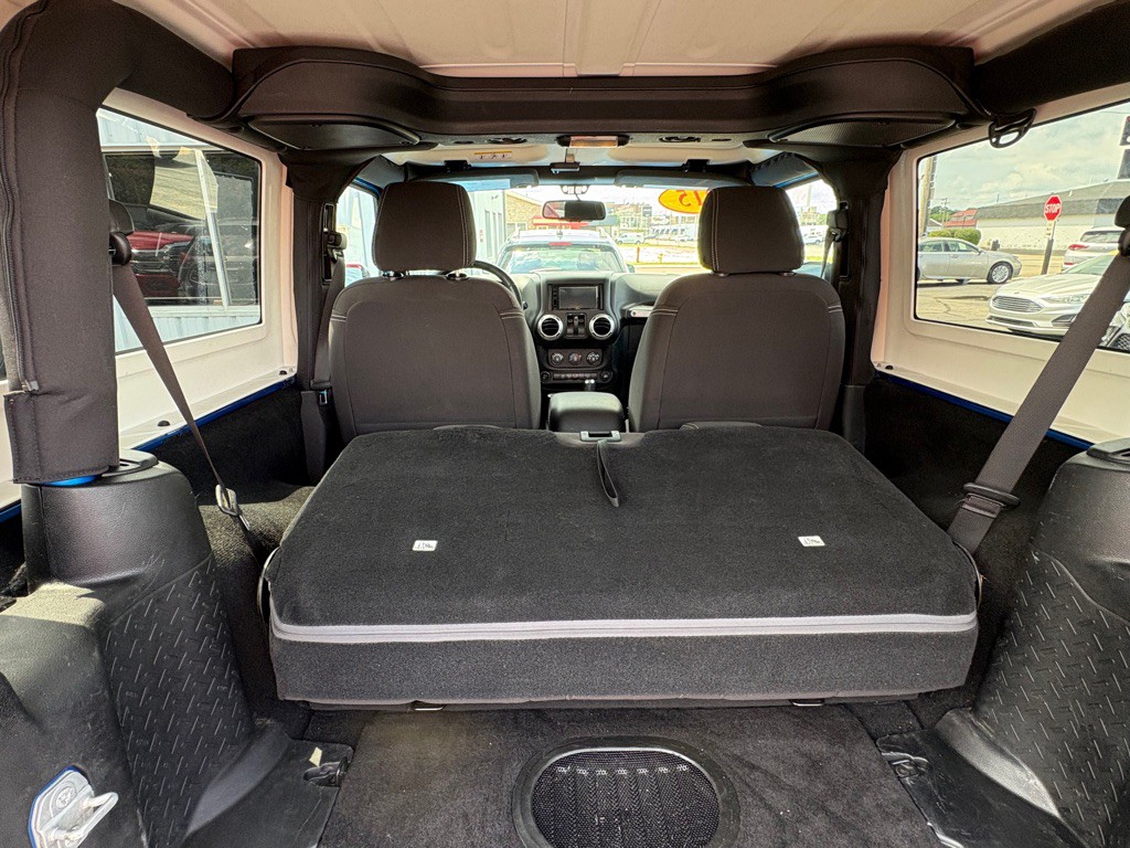 2015 Jeep Wrangler Image 13