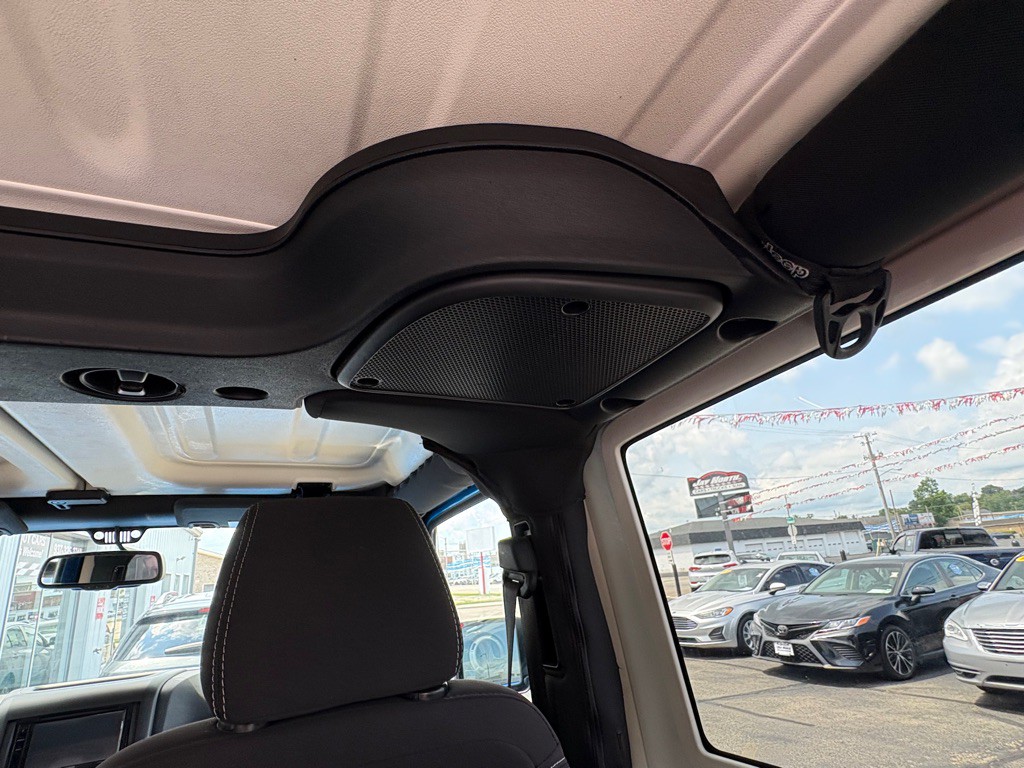 2015 Jeep Wrangler Image 15