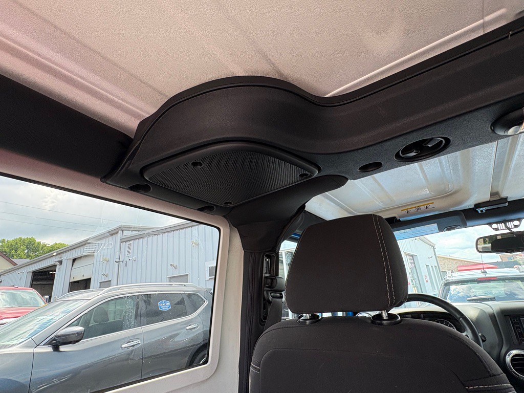 2015 Jeep Wrangler Image 16