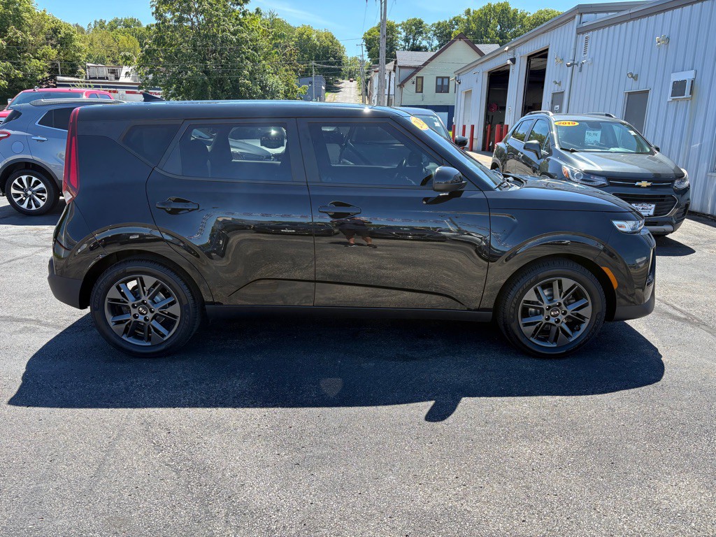 2021 Kia Soul Image 2
