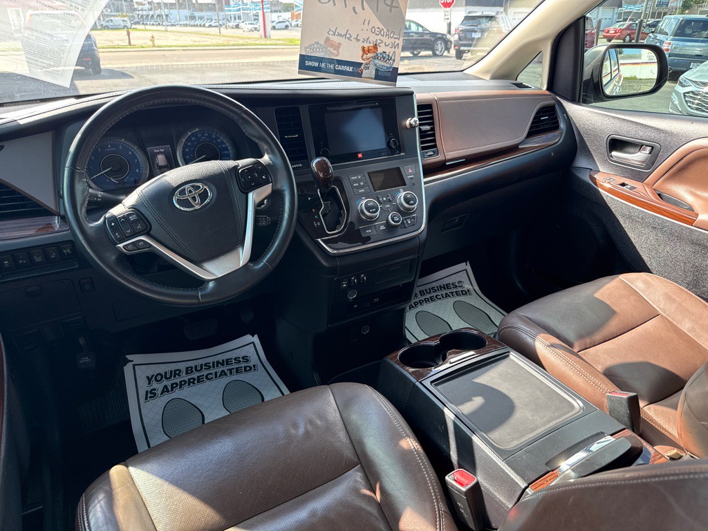 2015 Toyota Sienna Image 12