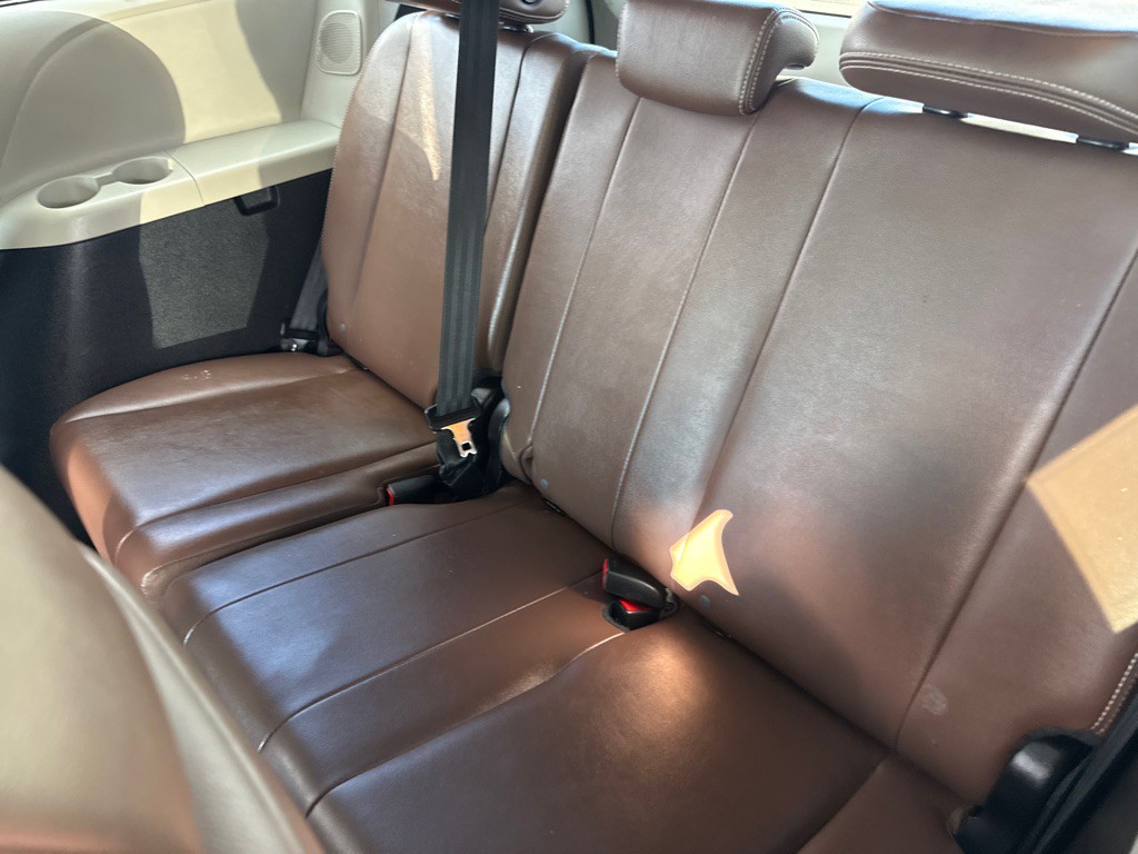 2015 Toyota Sienna Image 13