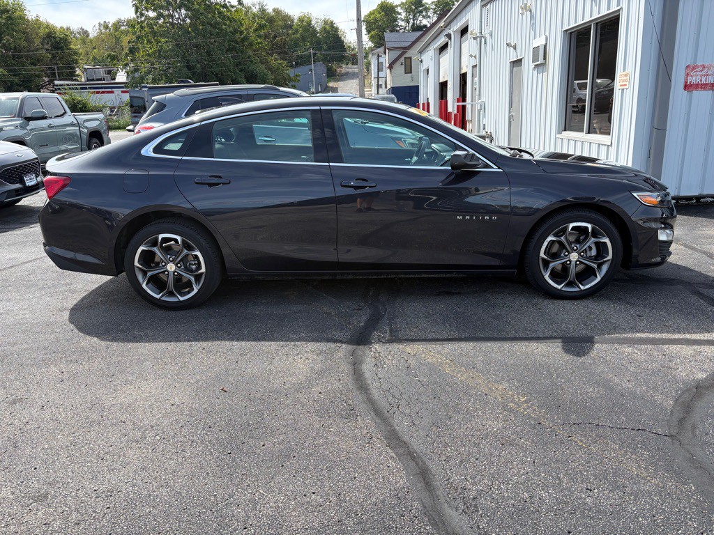 2023 Chevrolet Malibu Image 2