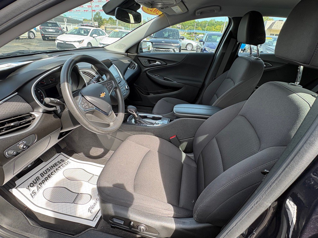 2023 Chevrolet Malibu Image 9