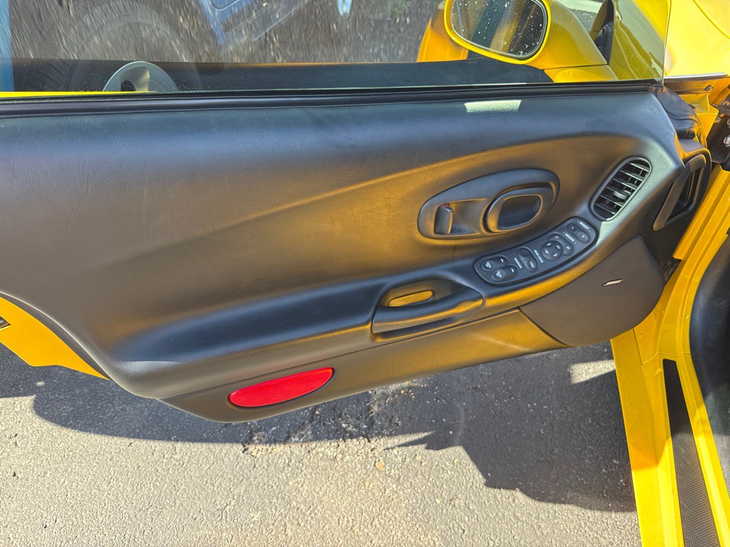2000 Chevrolet Corvette Image 12