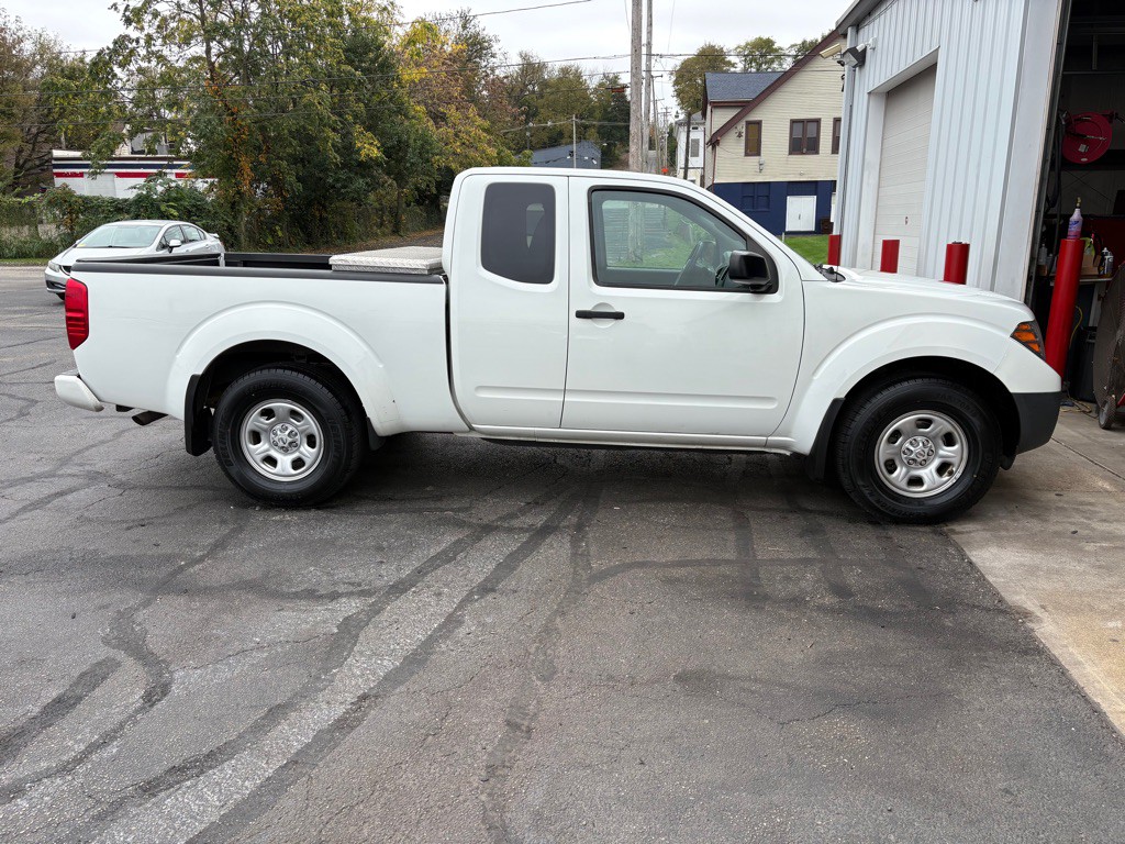 2021 Nissan Frontier Image 2