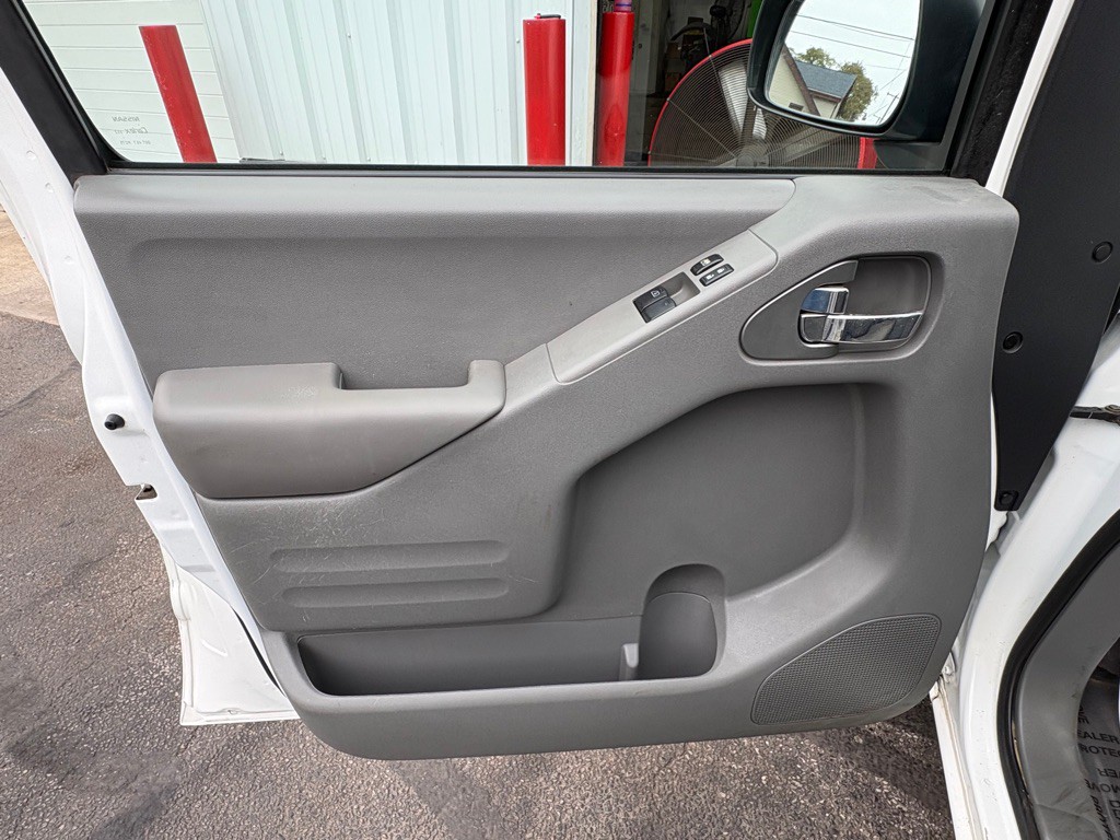 2021 Nissan Frontier Image 9