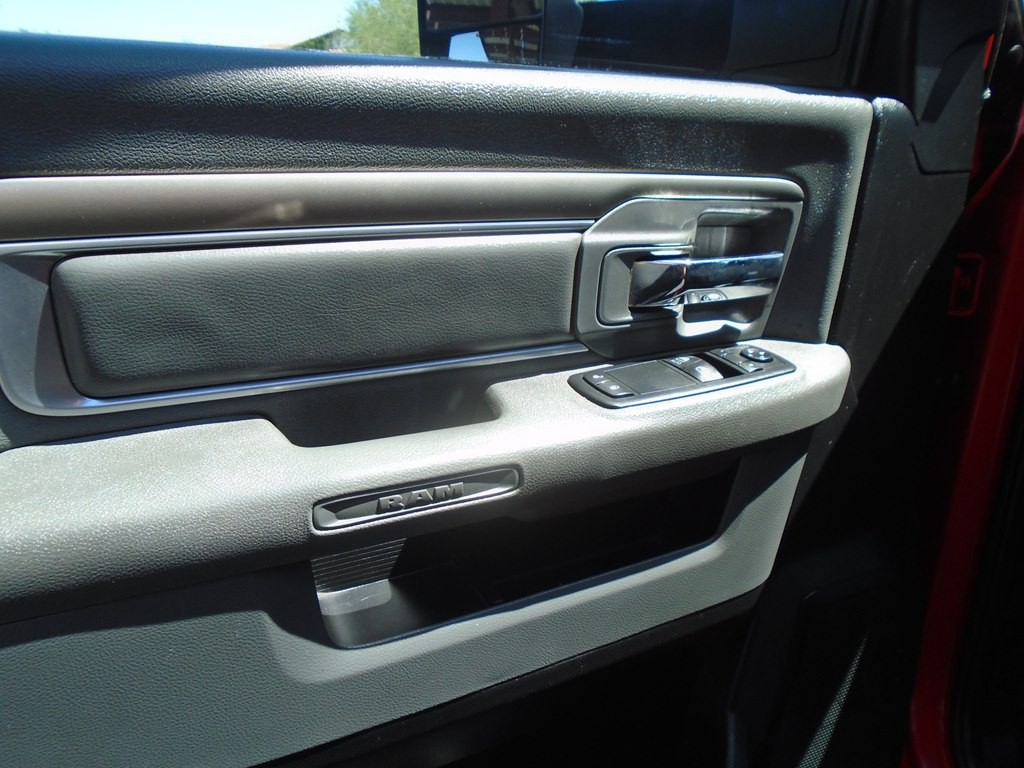 2015 RAM 3500 Image 11