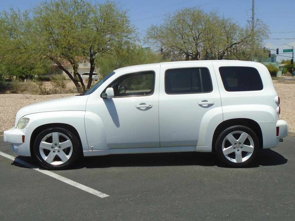 2009 Chevrolet HHR Image 2