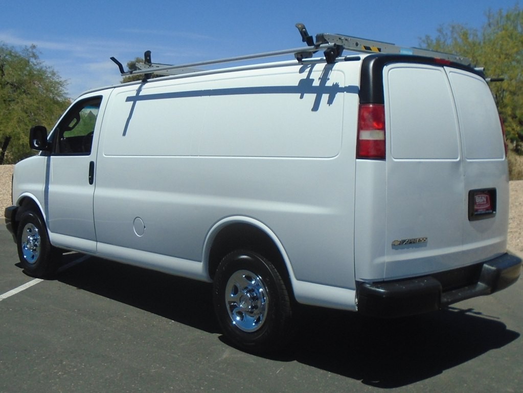 2017 Chevrolet Express Image 3