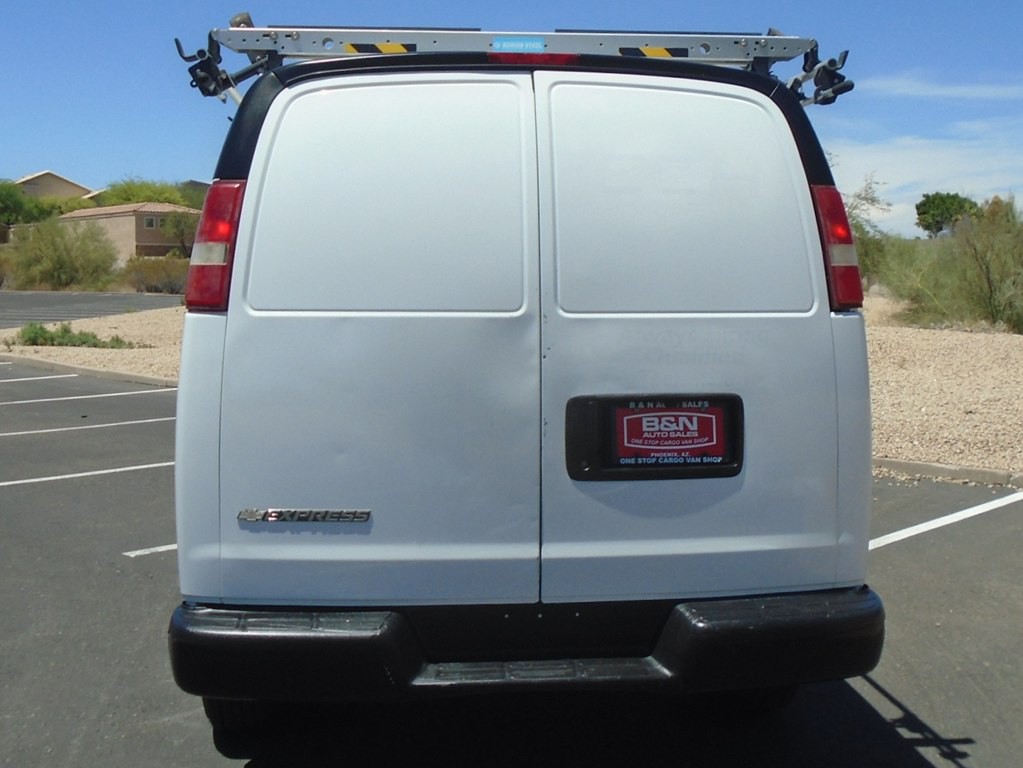 2017 Chevrolet Express Image 4