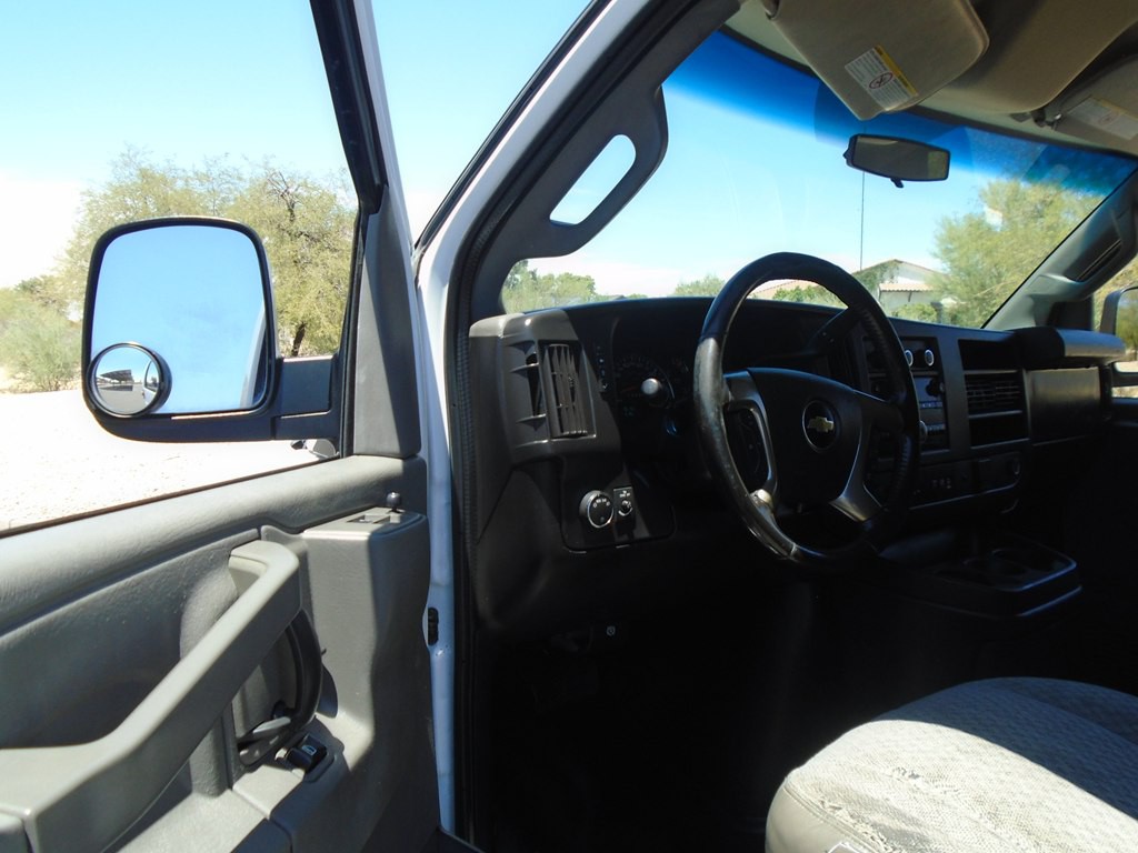 2017 Chevrolet Express Image 10