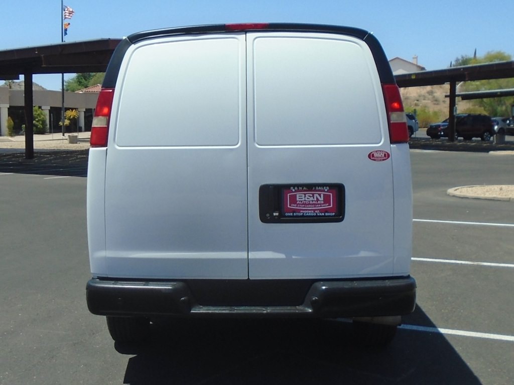 2017 GMC Savana Image 4