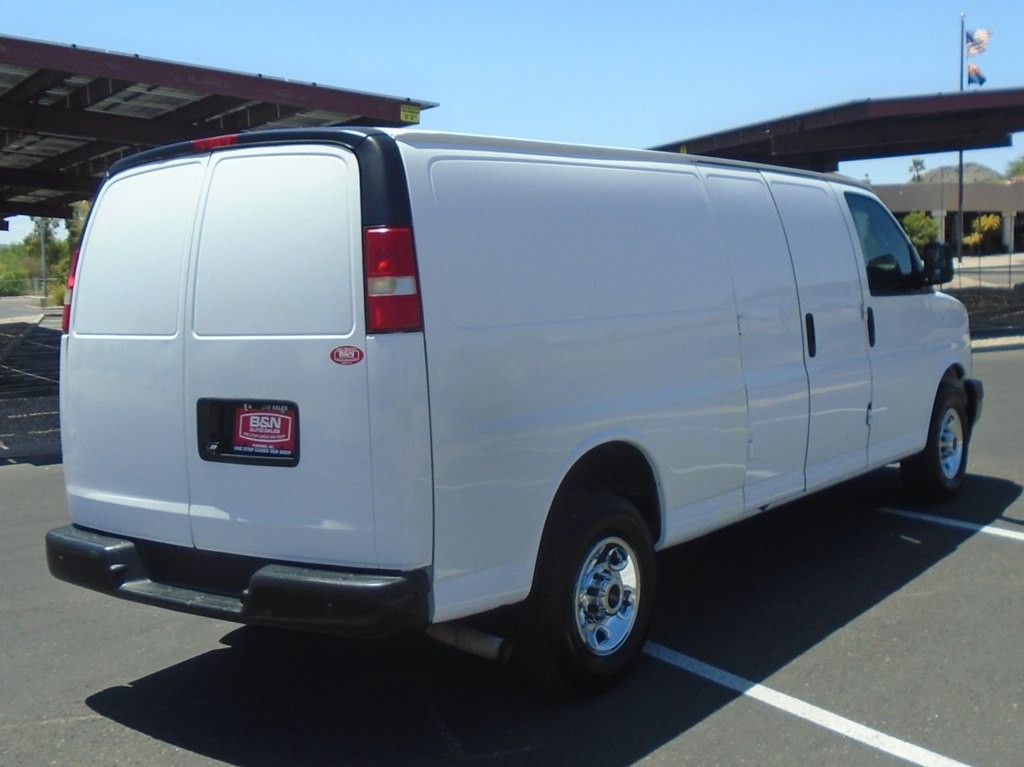 2017 GMC Savana Image 5