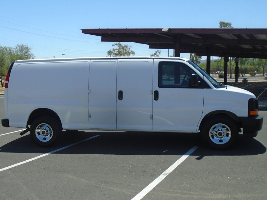 2017 GMC Savana Image 6